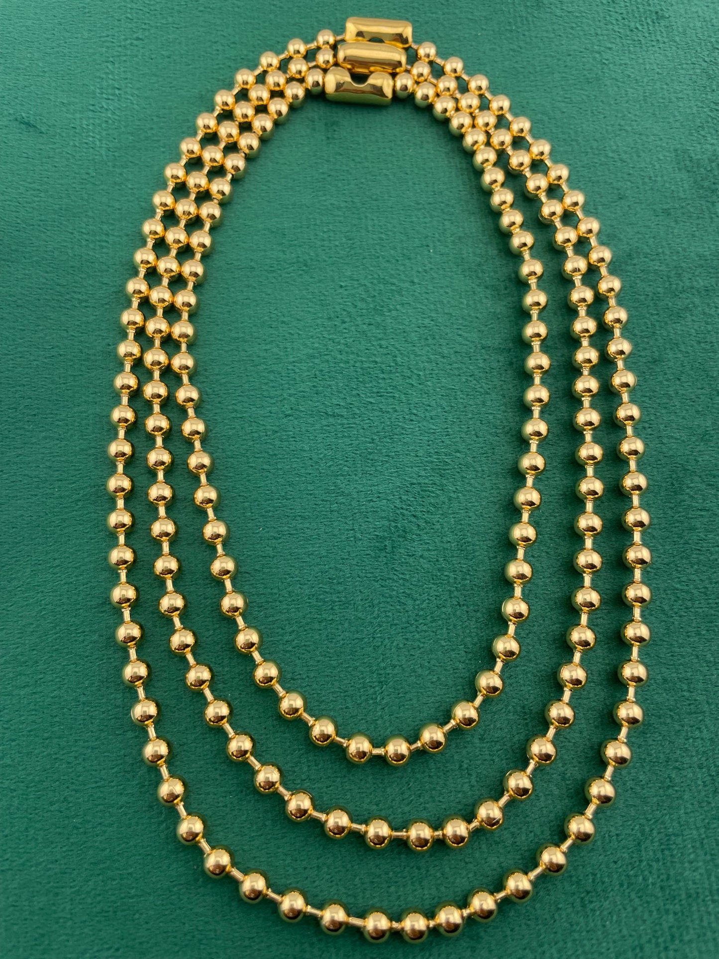 Ball choker, ball necklace